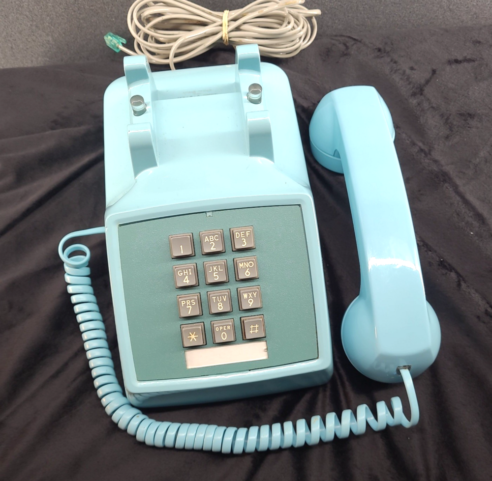 Vintage Western Electric Bell System 2500DMG Touch Tone Desk Phone Blue 1983